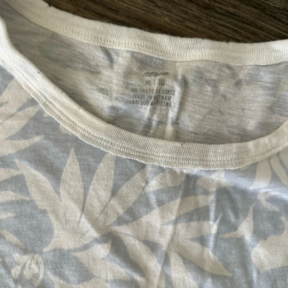 Aerie Blue and White Hawaiian Print Short Sleeve T-Shirt - Picture 2 of 3
